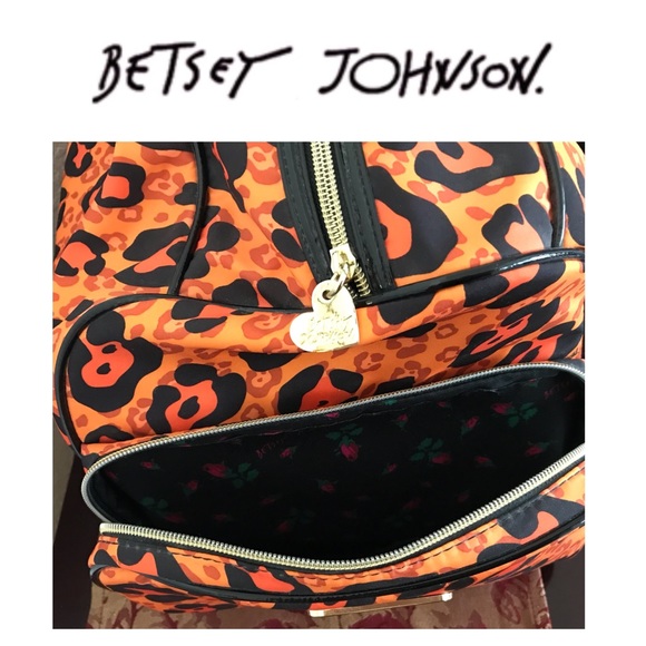 NWT Betsey Johnson Large Weekender / Duffel Bag - Picture 5 of 8